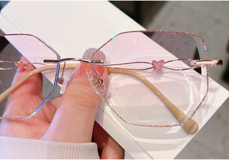 Model 682 Women Decorative Plain Glasses Big Lens With Heart Anti Blue Light Computer Custom Myopia Rimless Eyewear Mouse Pattern Frame