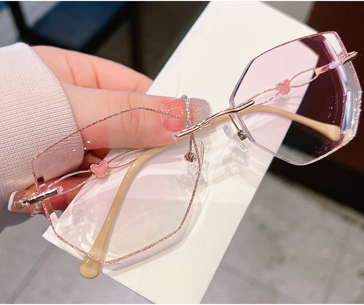 Model 682 Women Decorative Plain Glasses Big Lens With Heart Anti Blue Light Computer Custom Myopia Rimless Eyewear Mouse Pattern Frame